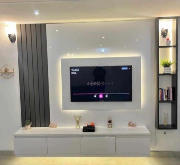 TV Wall Clouding Console Decor + Dining Shelf N450k.